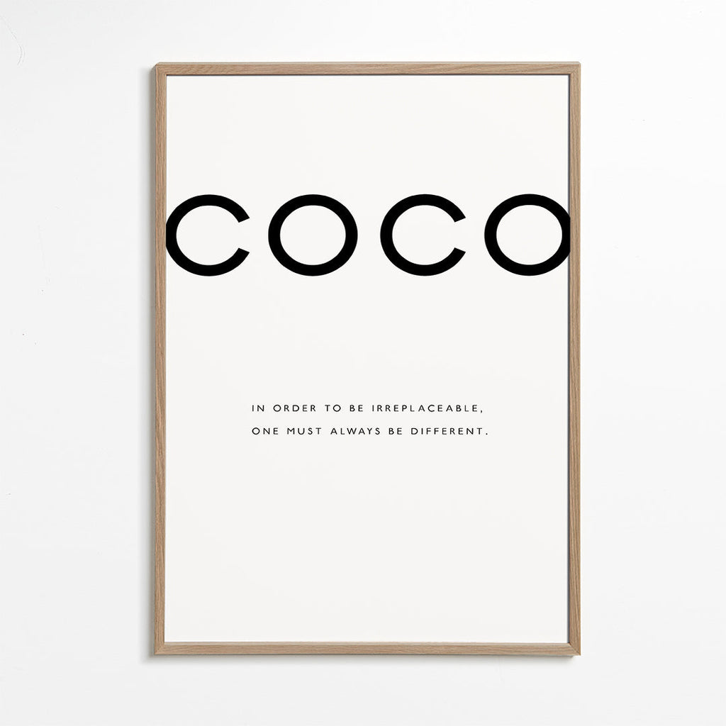 Czarno-biały plakat z cytatem COCO