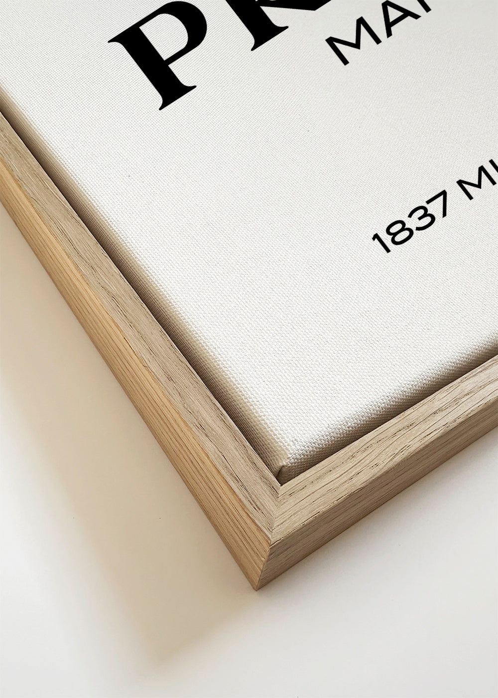 Plakat podróżniczy z typografią Prada Marfa