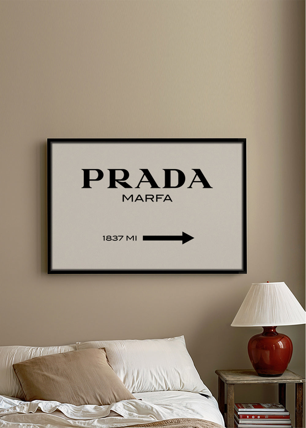 Plakat podróżniczy z typografią Prada Marfa