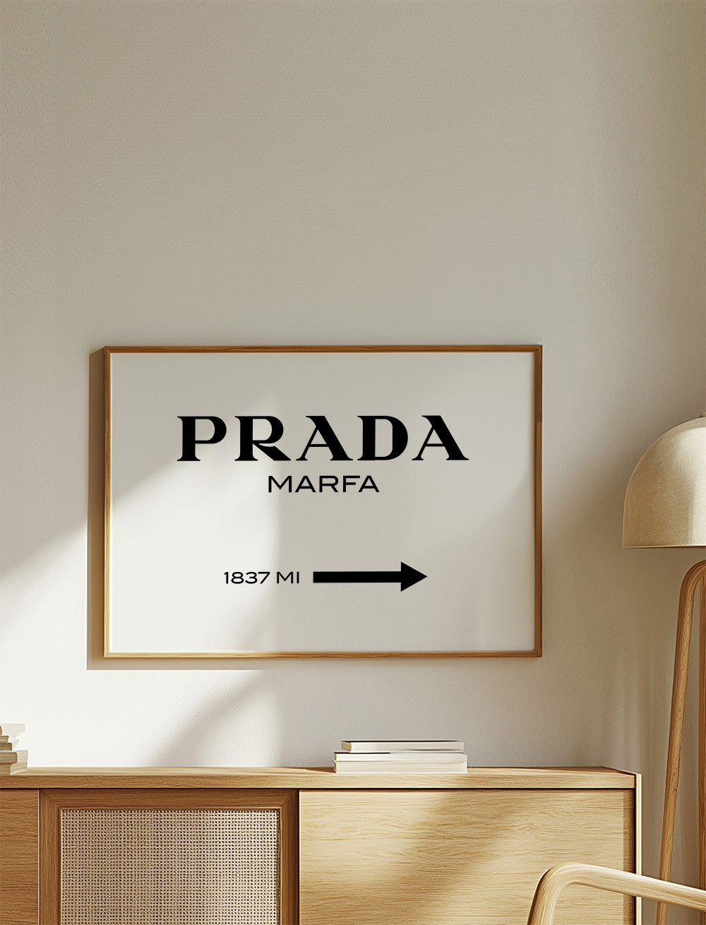 Plakat podróżniczy z typografią Prada Marfa
