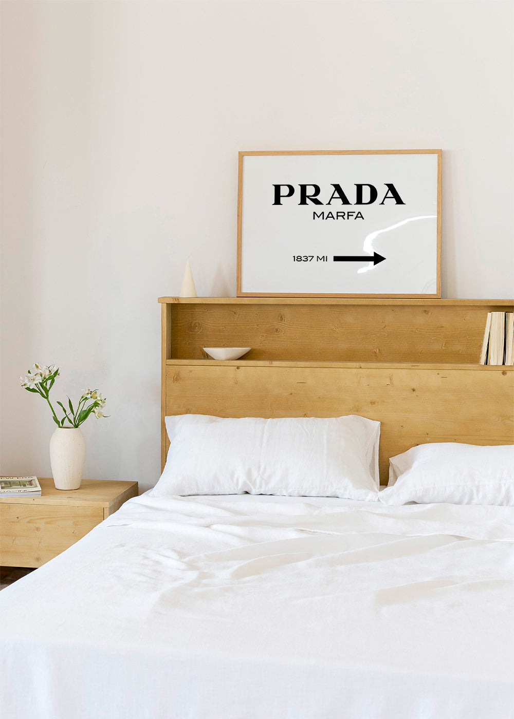 Plakat podróżniczy z typografią Prada Marfa