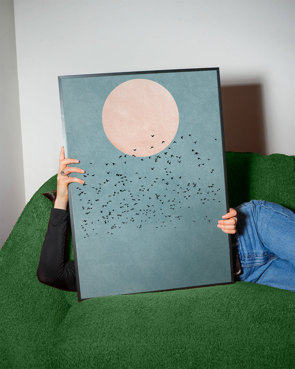 Ilustracja minimalistyczna różowy księżyc i stado