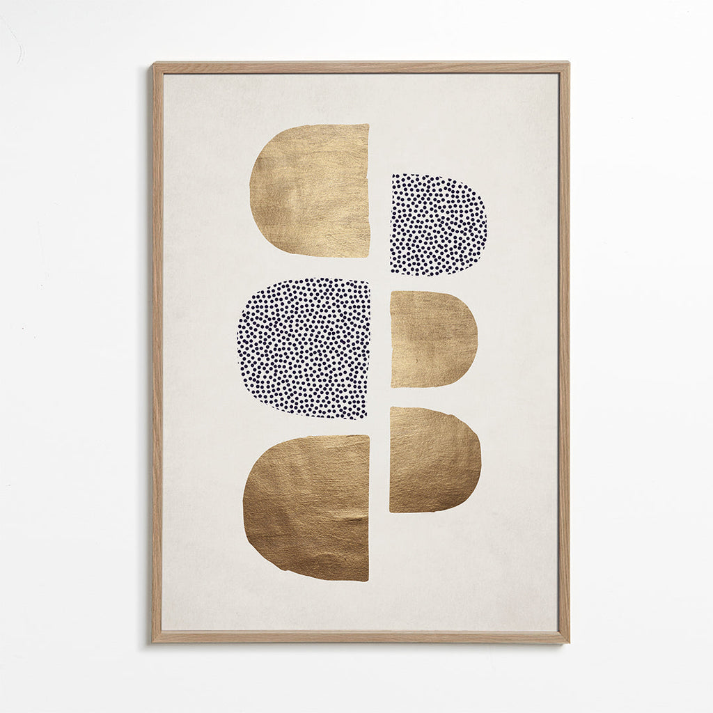 Plakat geometryczny ze złotymi kształtami