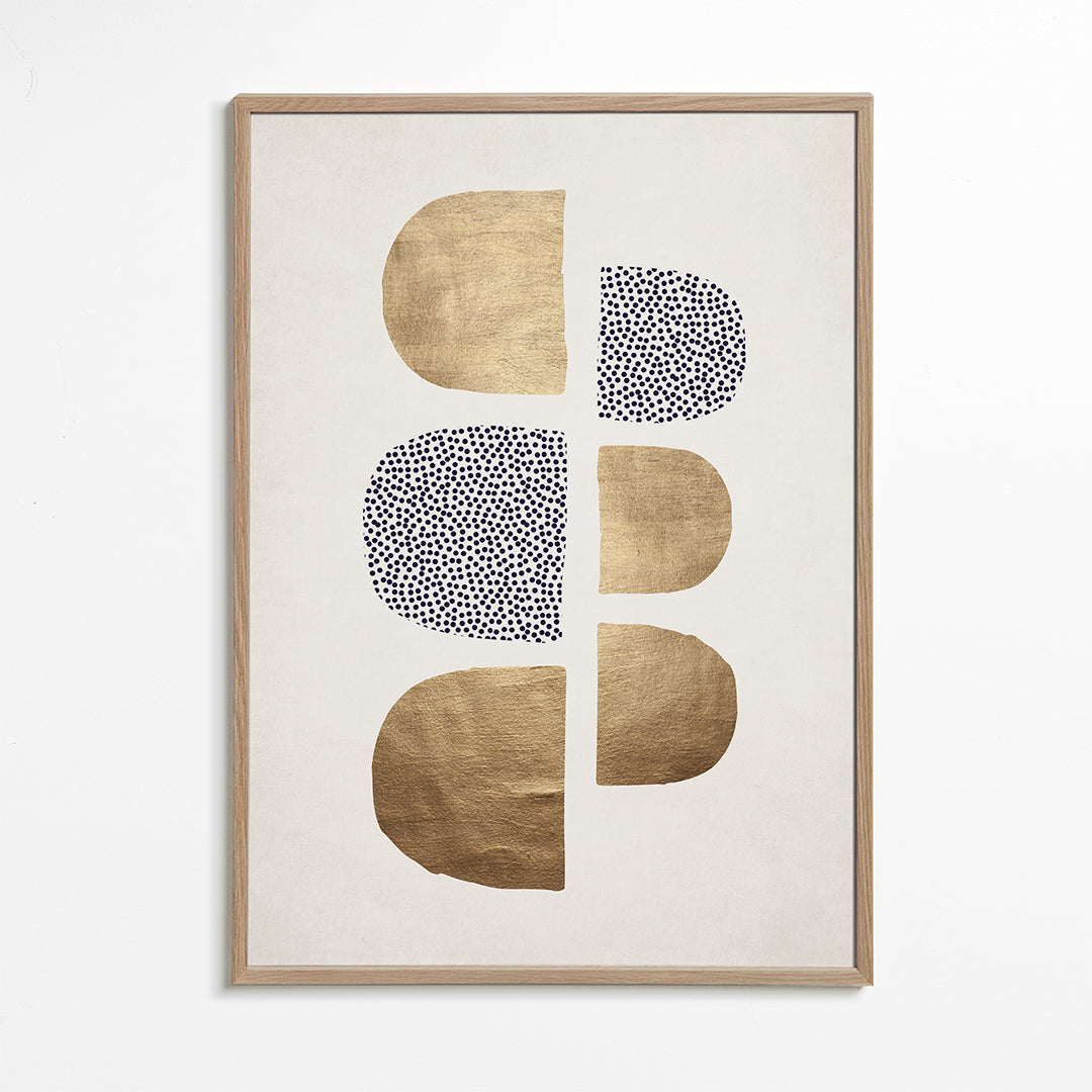Plakat geometryczny ze złotymi kształtami