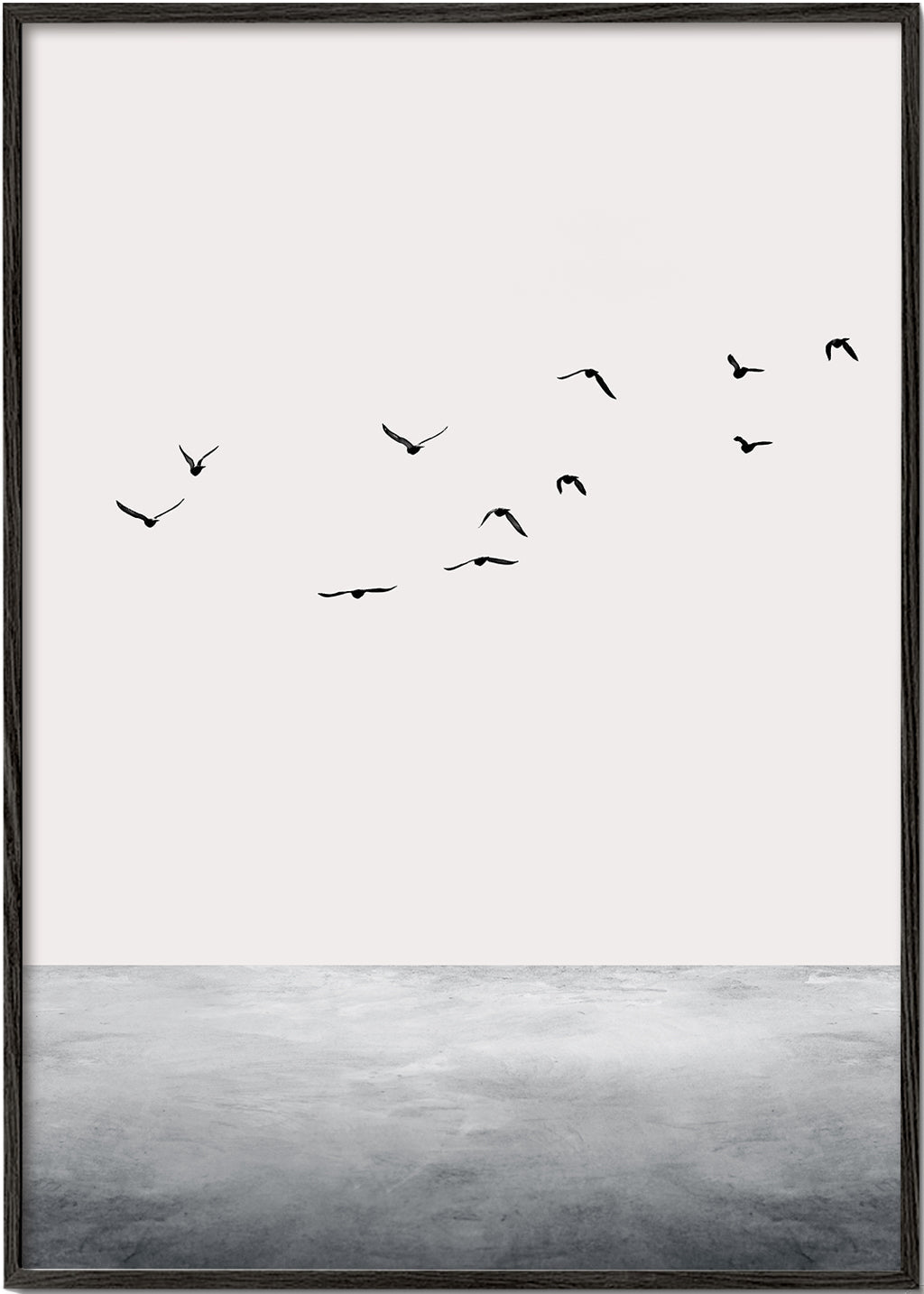 Minimalistyczny plakat z lecącymi ptakami nad spokojnym horyzontem