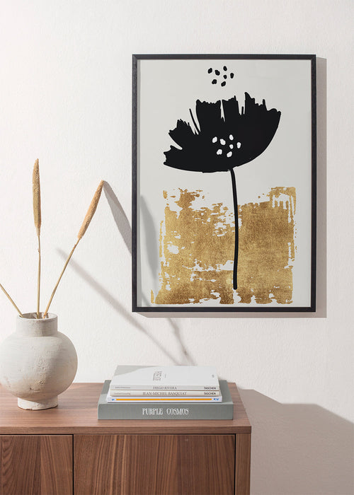 Plakat botaniczny: czarny mak z pozłacaną teksturą