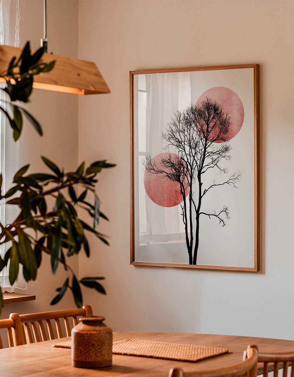 Plakat botaniczny: sylwetka drzewa z różowymi kręgami