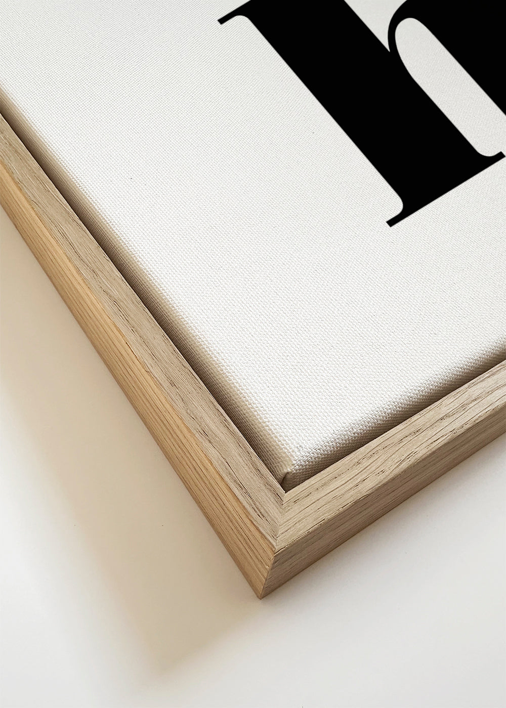 Minimalistyczny projekt z 'hi.' w dolnym rogu