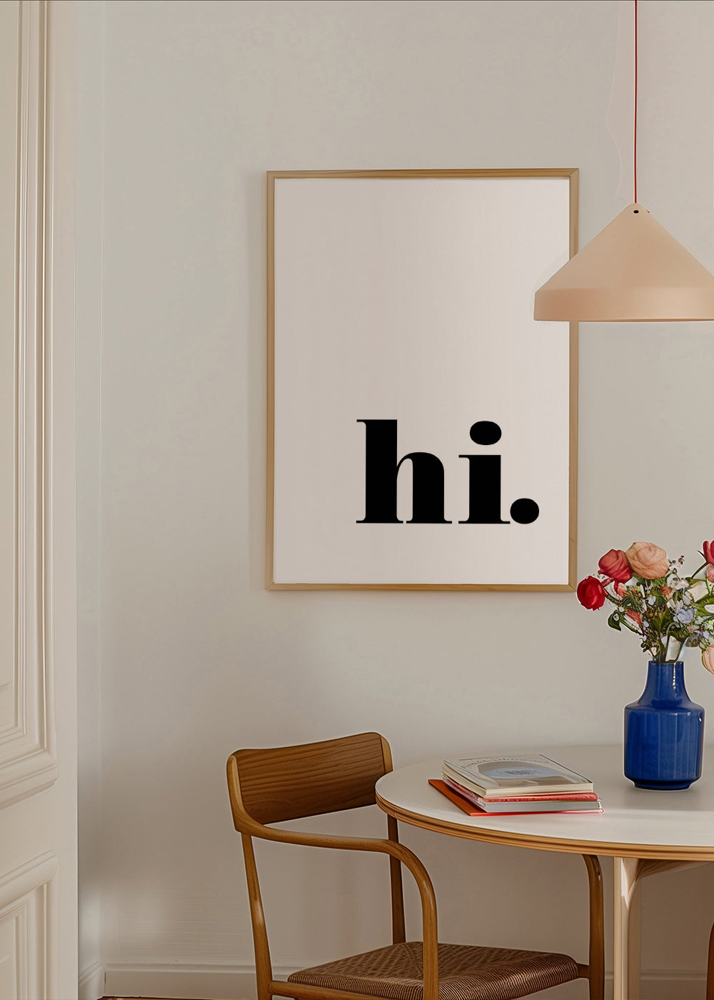 Minimalistyczny projekt z 'hi.' w dolnym rogu