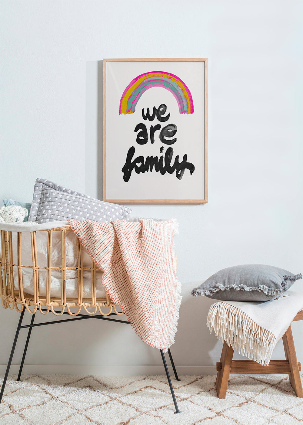 Ilustracja 'We are family' malowana tęcza
