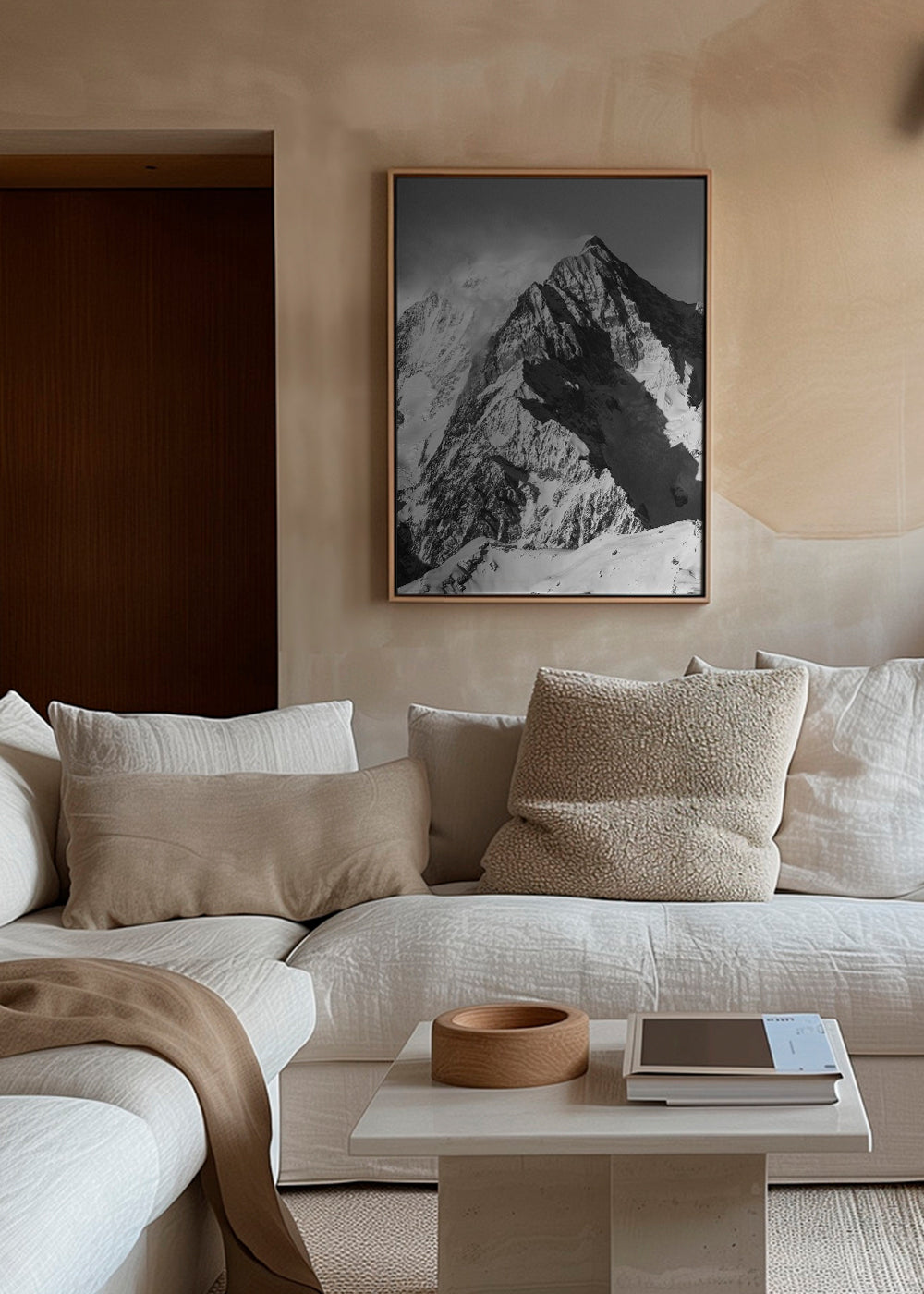 Sztuka krajobrazu: Ośnieżony szczyt w czerni i bieli