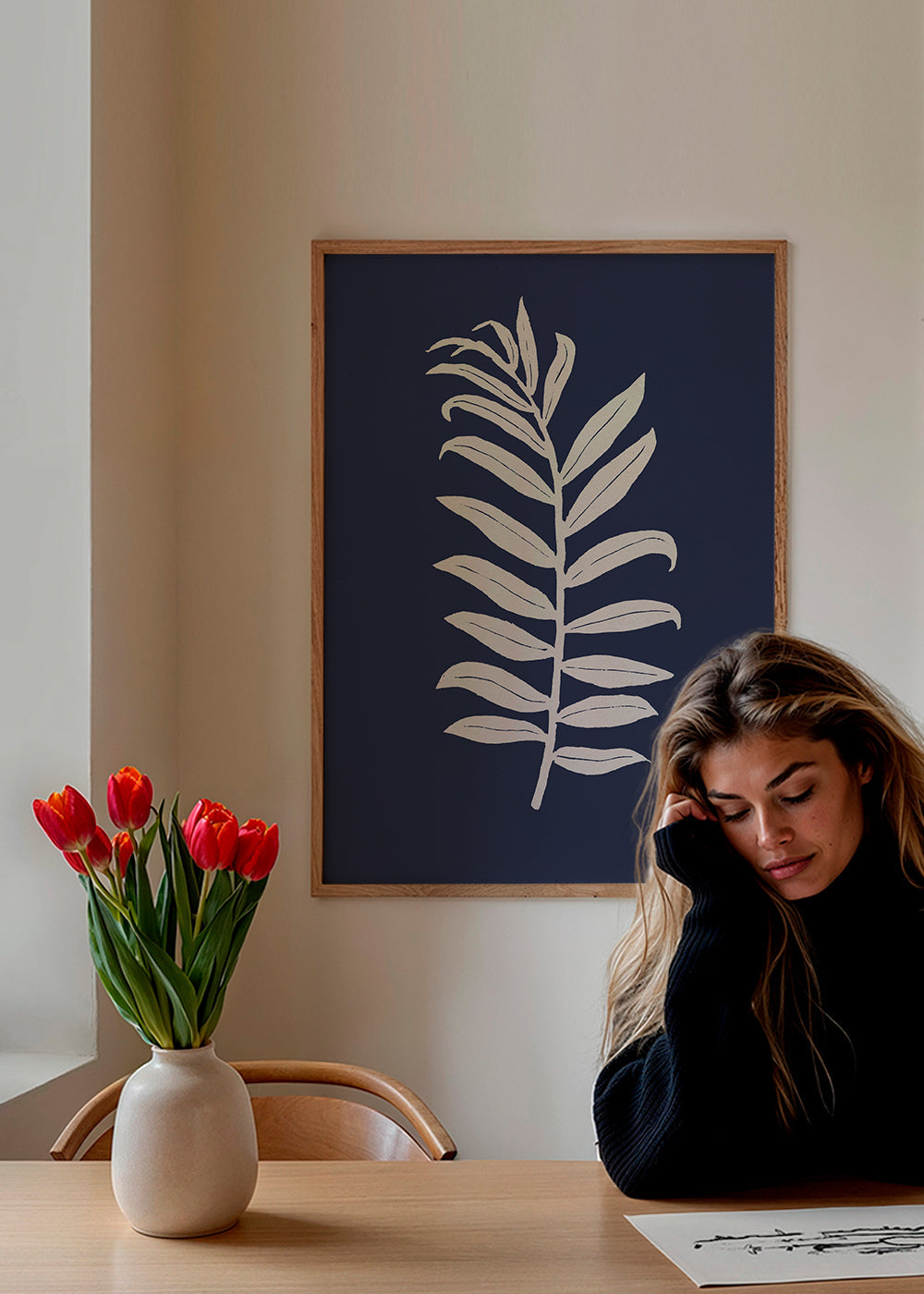 Plakat botaniczny: liść palmy na głębokim granacie