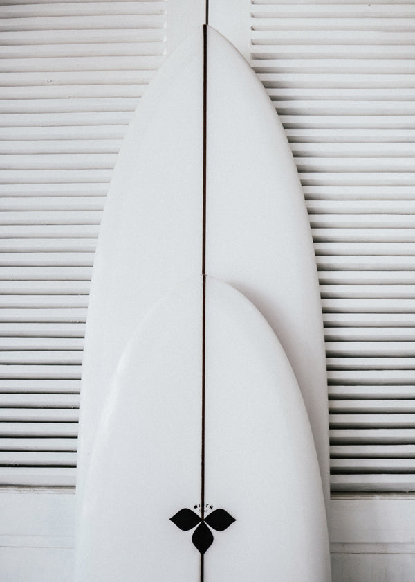 Sztuka sportowa: minimalistyczne deski surfingowe