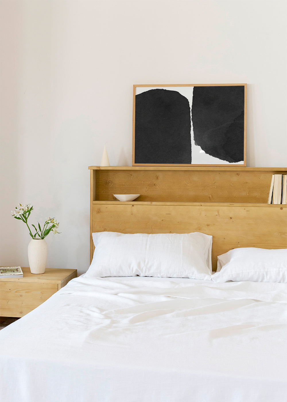 Sztuka czarno-biała minimal z plamami tuszu