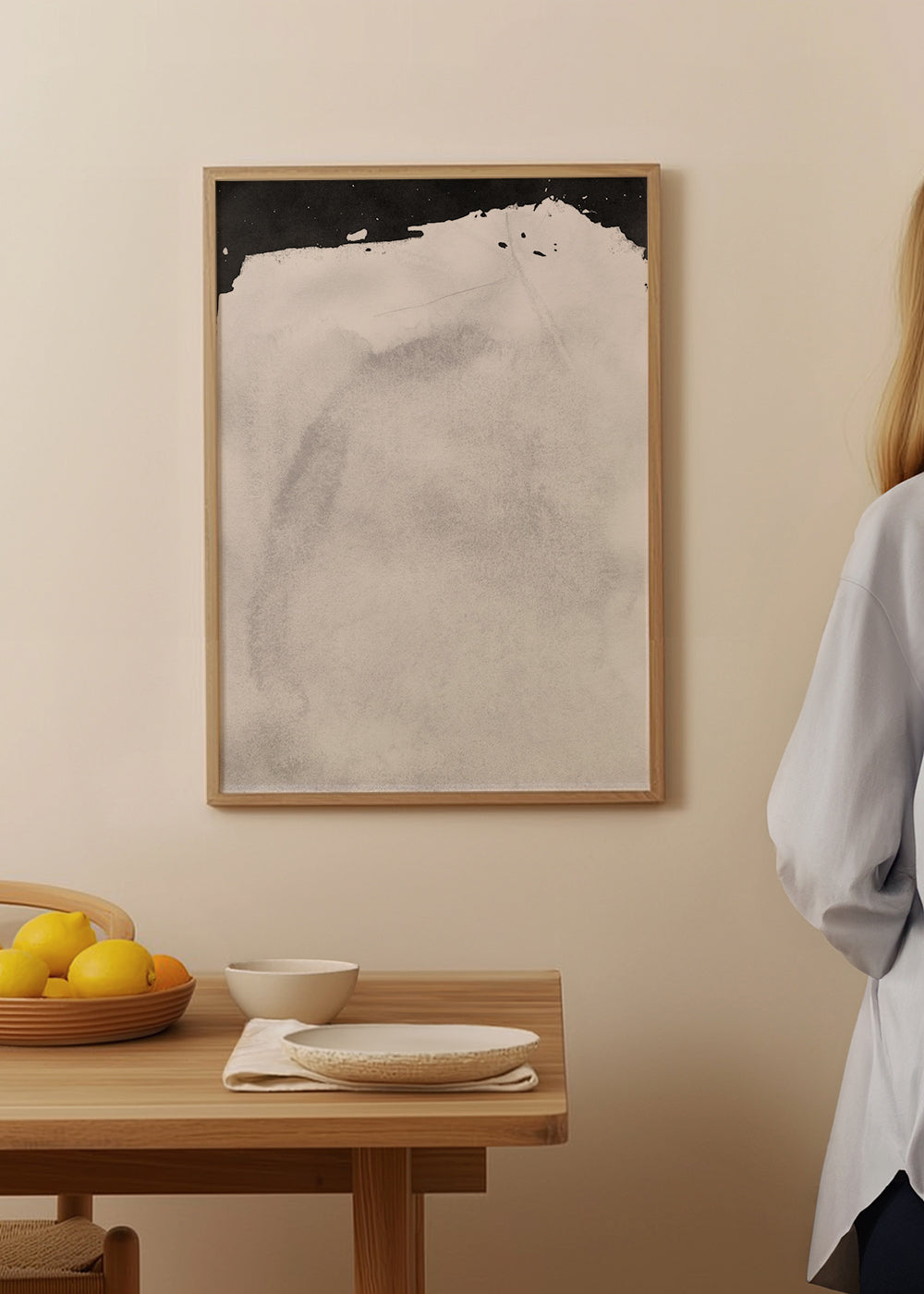 Czarno-biała grafika z minimalistyczną akwarelową strukturą