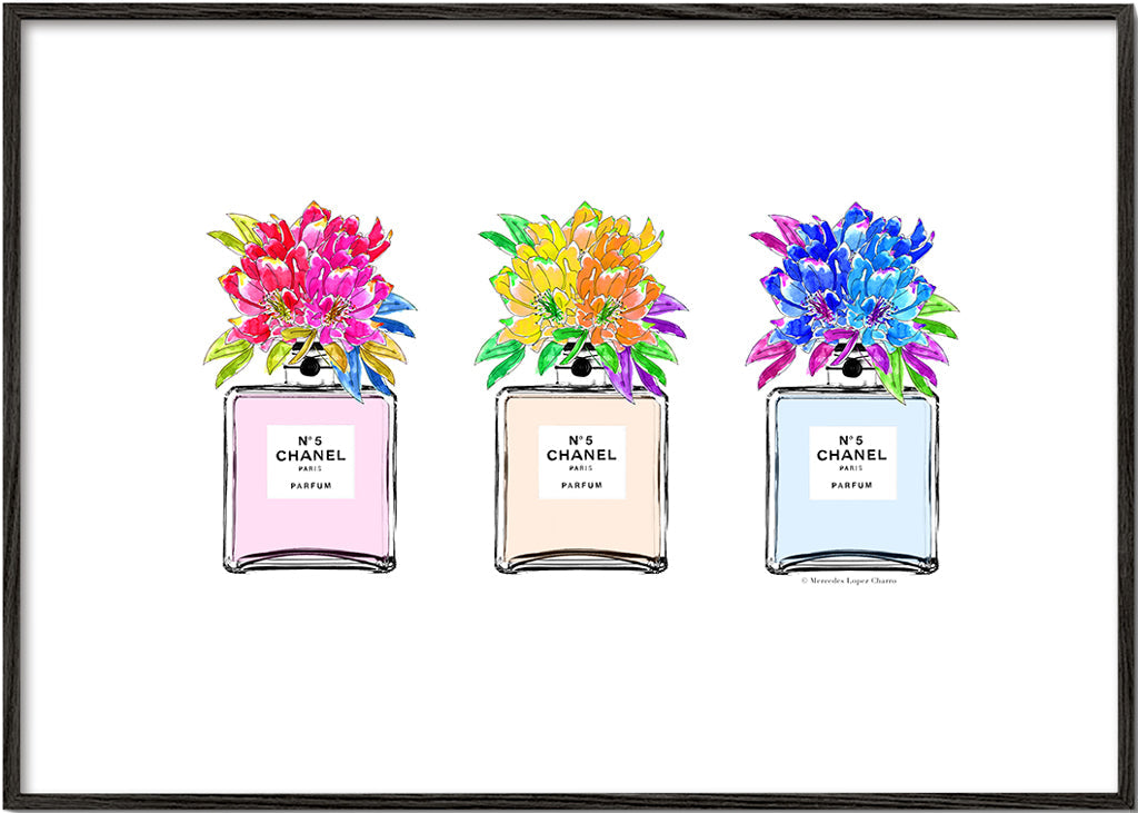 Ilustracja butelek perfum z kwiatami