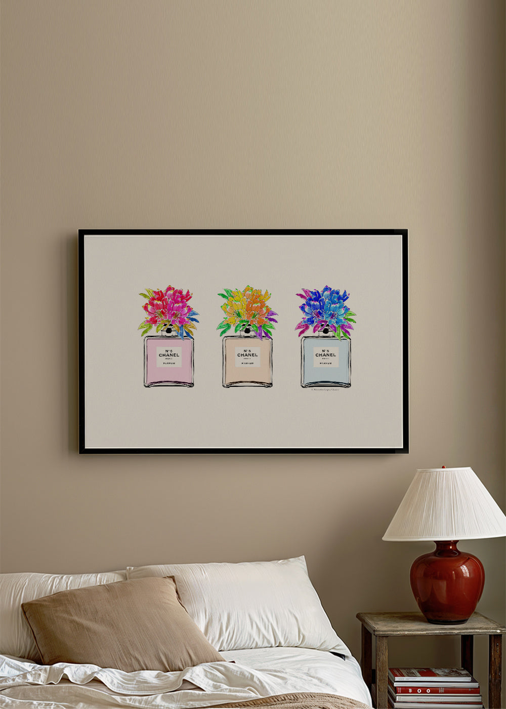Ilustracja butelek perfum z kwiatami