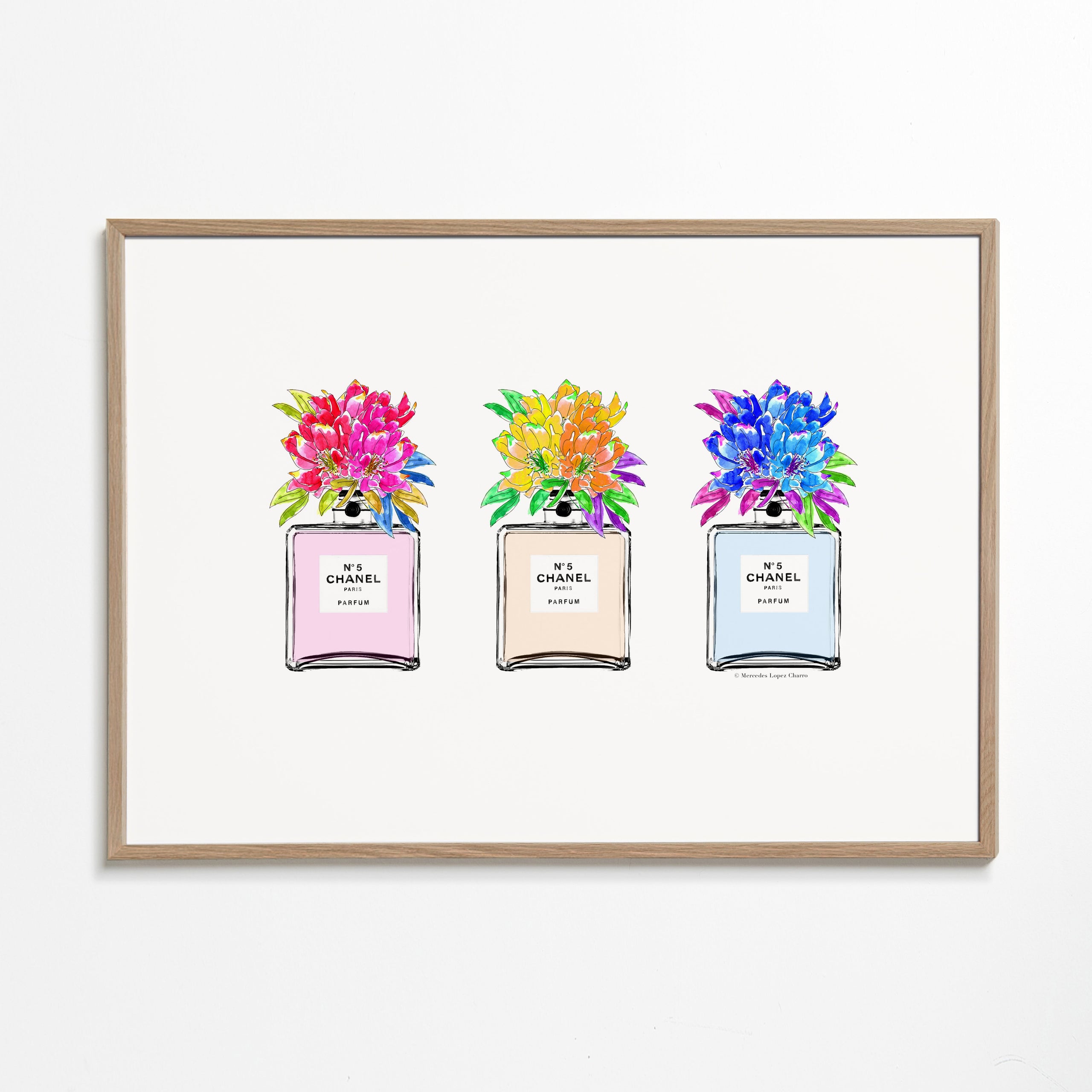 Ilustracja butelek perfum z kwiatami