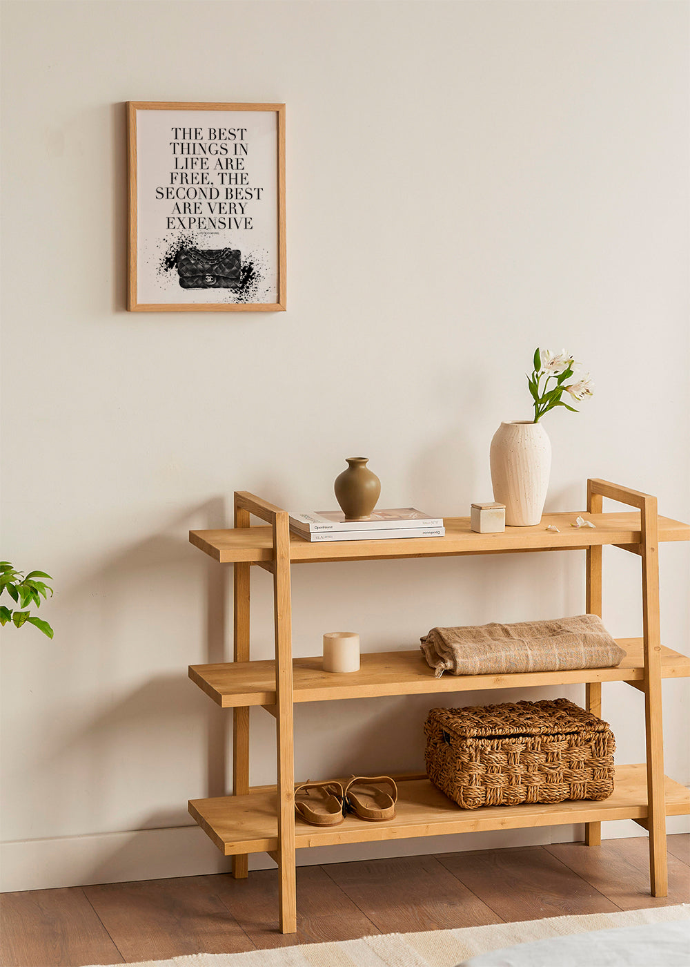 Wydruk vintage z ikoniczną torebką i cytatem
