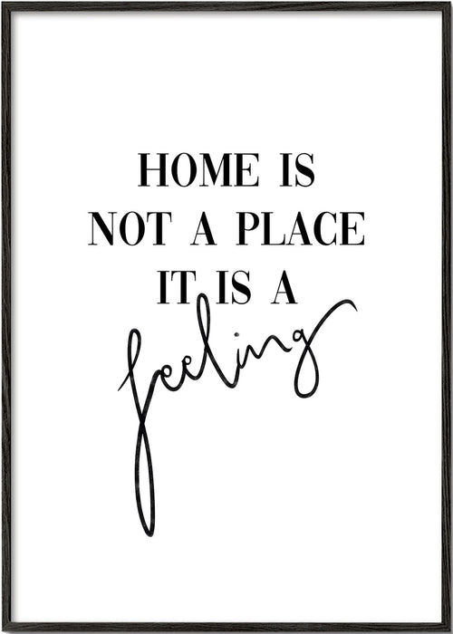 Czarno-biała grafika z cytatem typograficznym "Home is a feeling"
