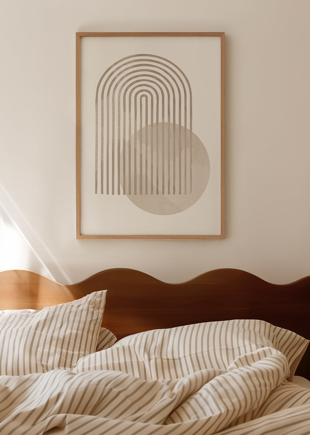 Plakat geometryczny z beżowym łukiem i kołem