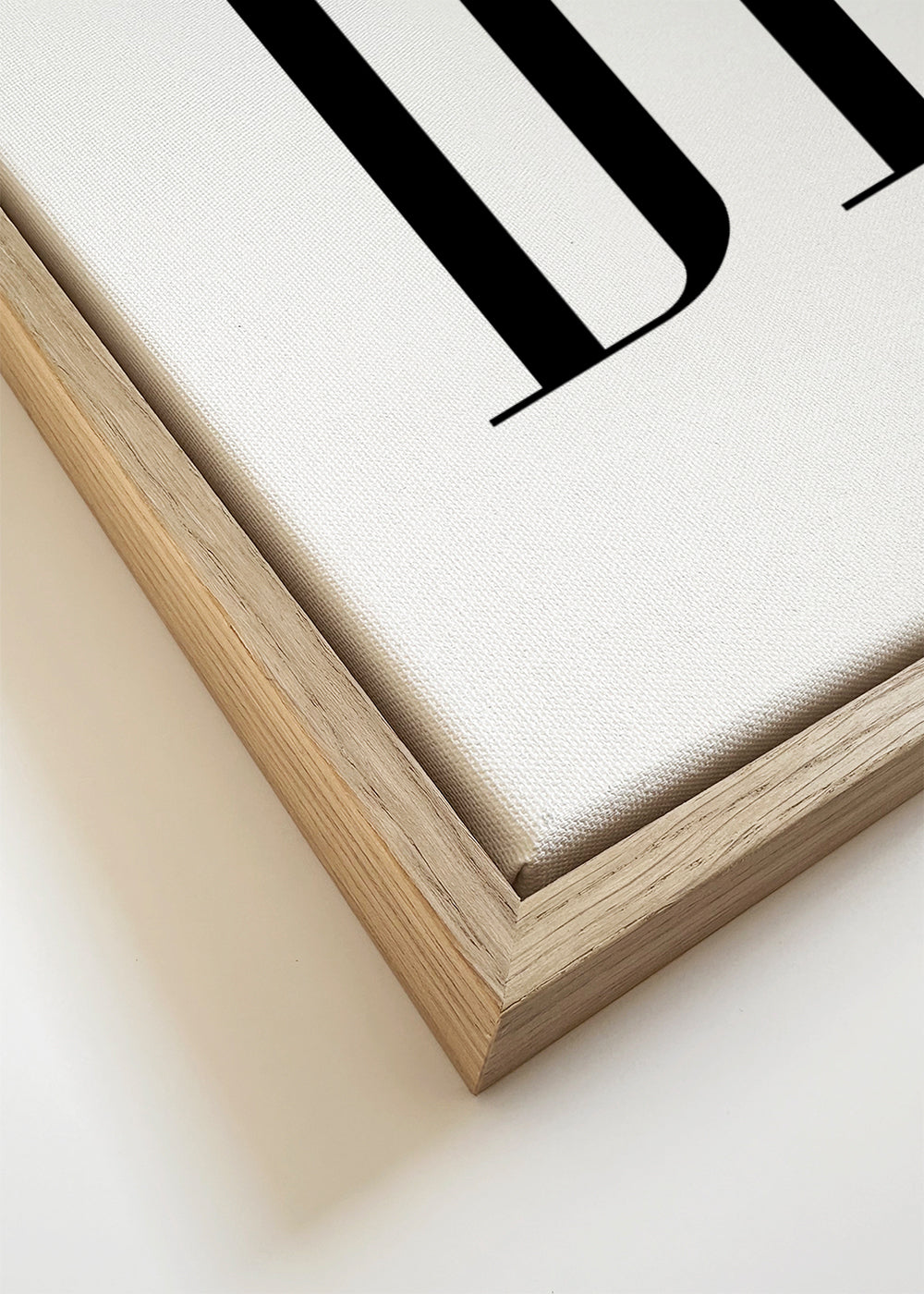 Minimalistyczny plakat typograficzny z mocnym napisem