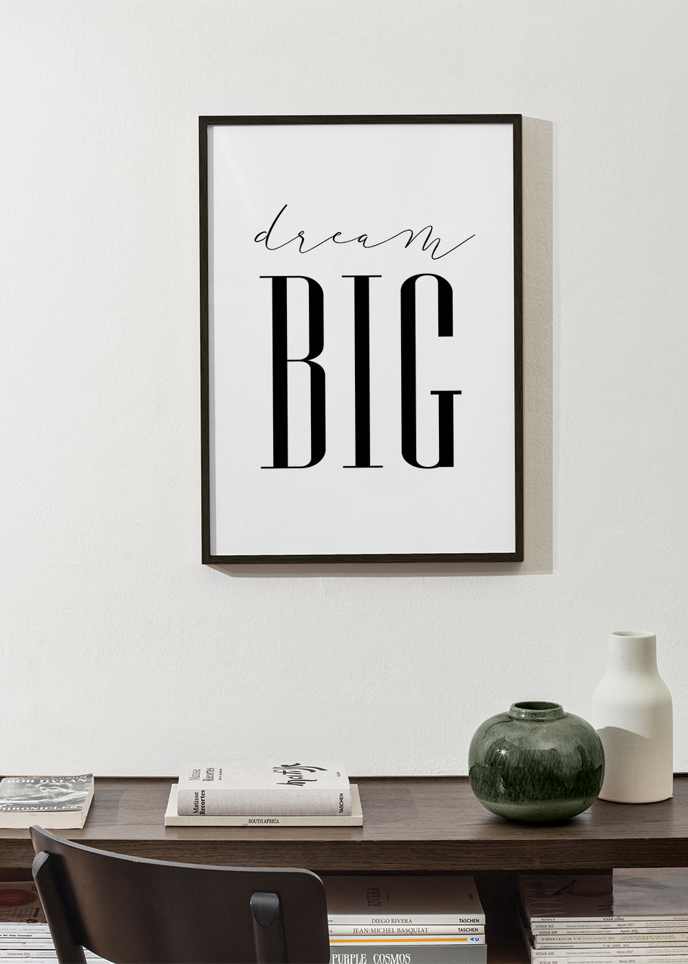 Minimalistyczny plakat typograficzny z mocnym napisem