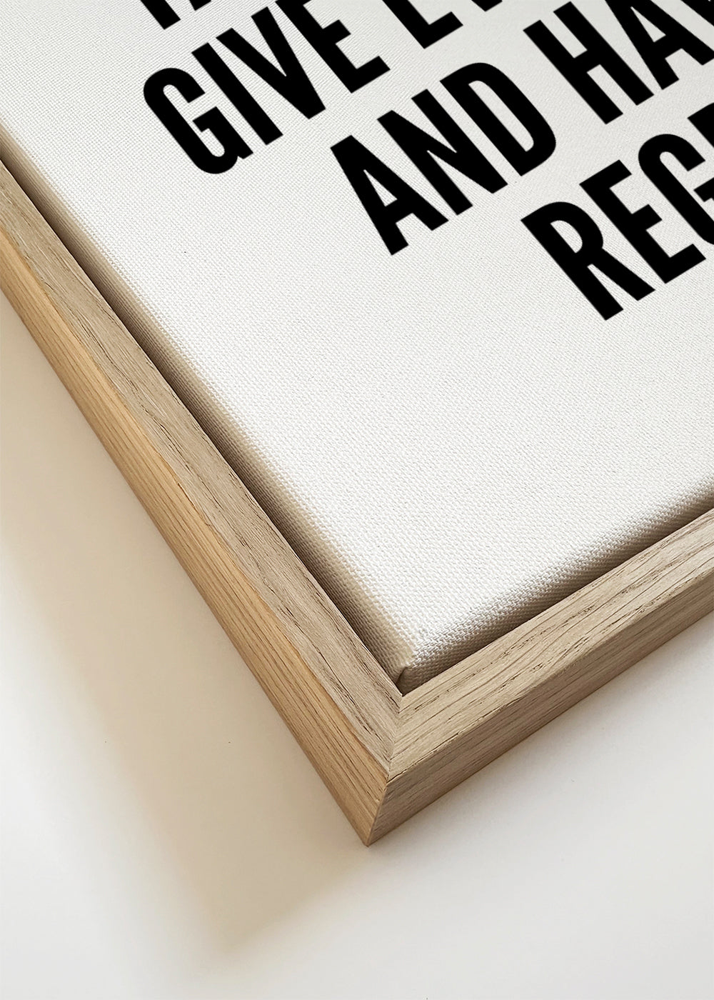 Plakat czarno-biały typograficzny z pionowym napisem