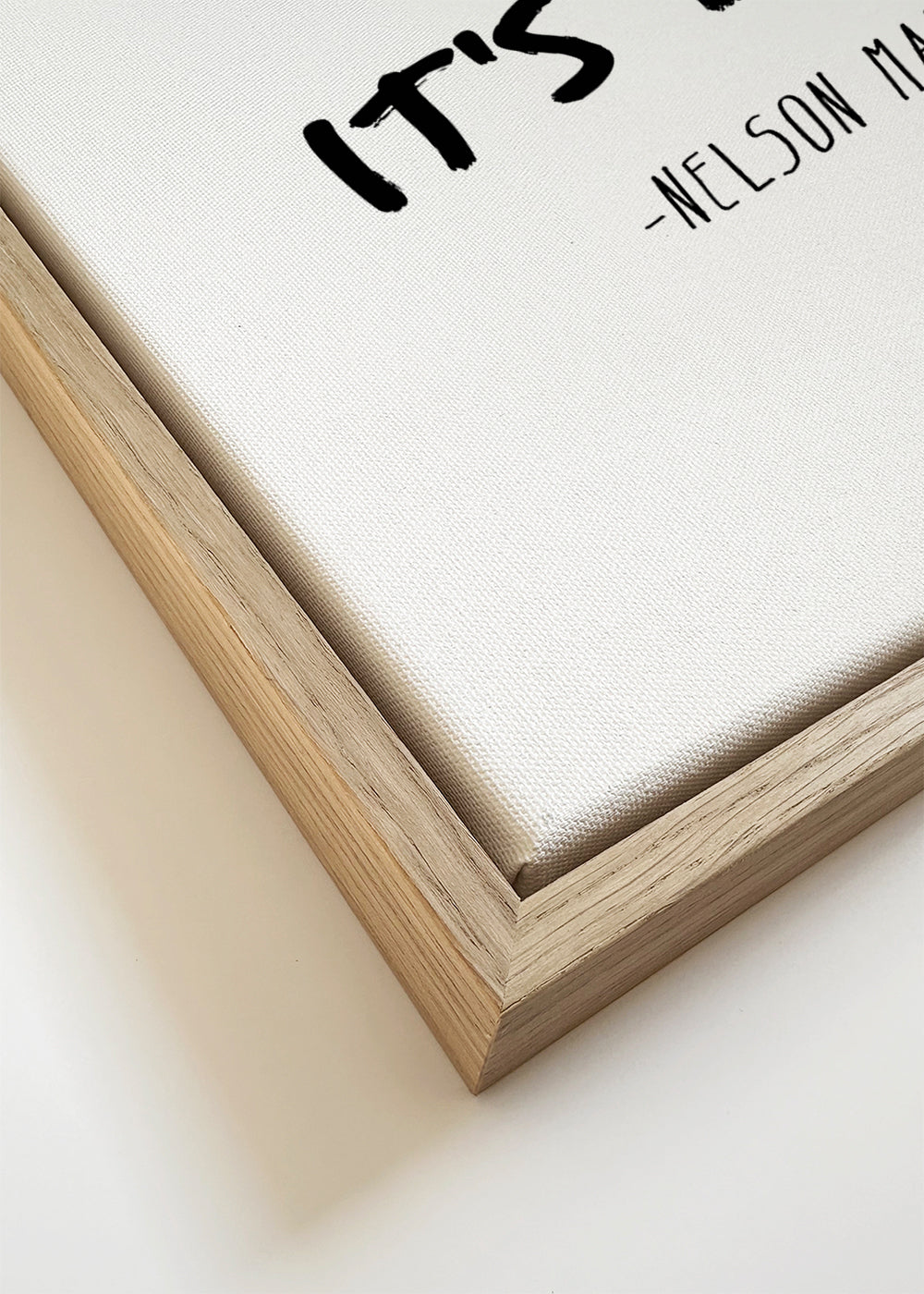 Minimalistyczny plakat z cytatem