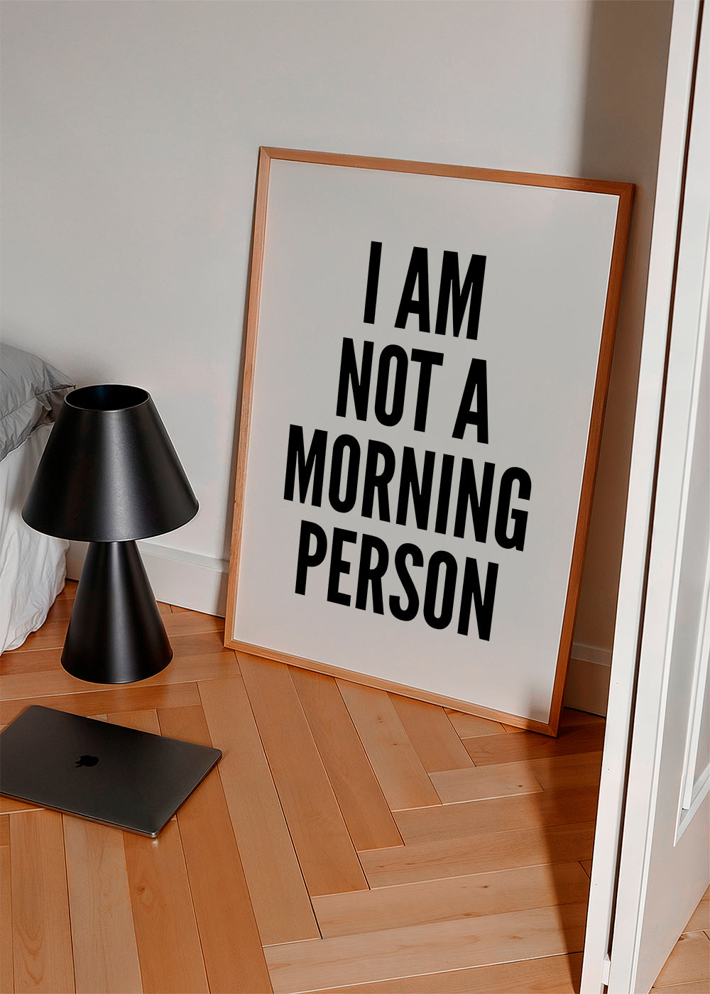 Czarno-biała praca typograficzna I AM NOT A MORNING PERSON