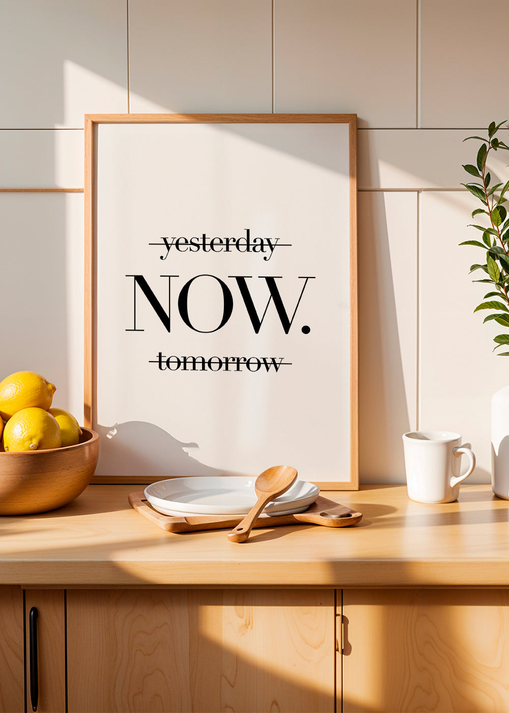 Minimalistyczny plakat NOW typografia