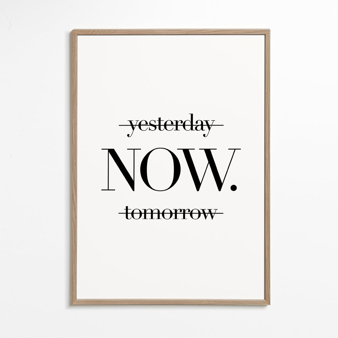 Minimalistyczny plakat NOW typografia