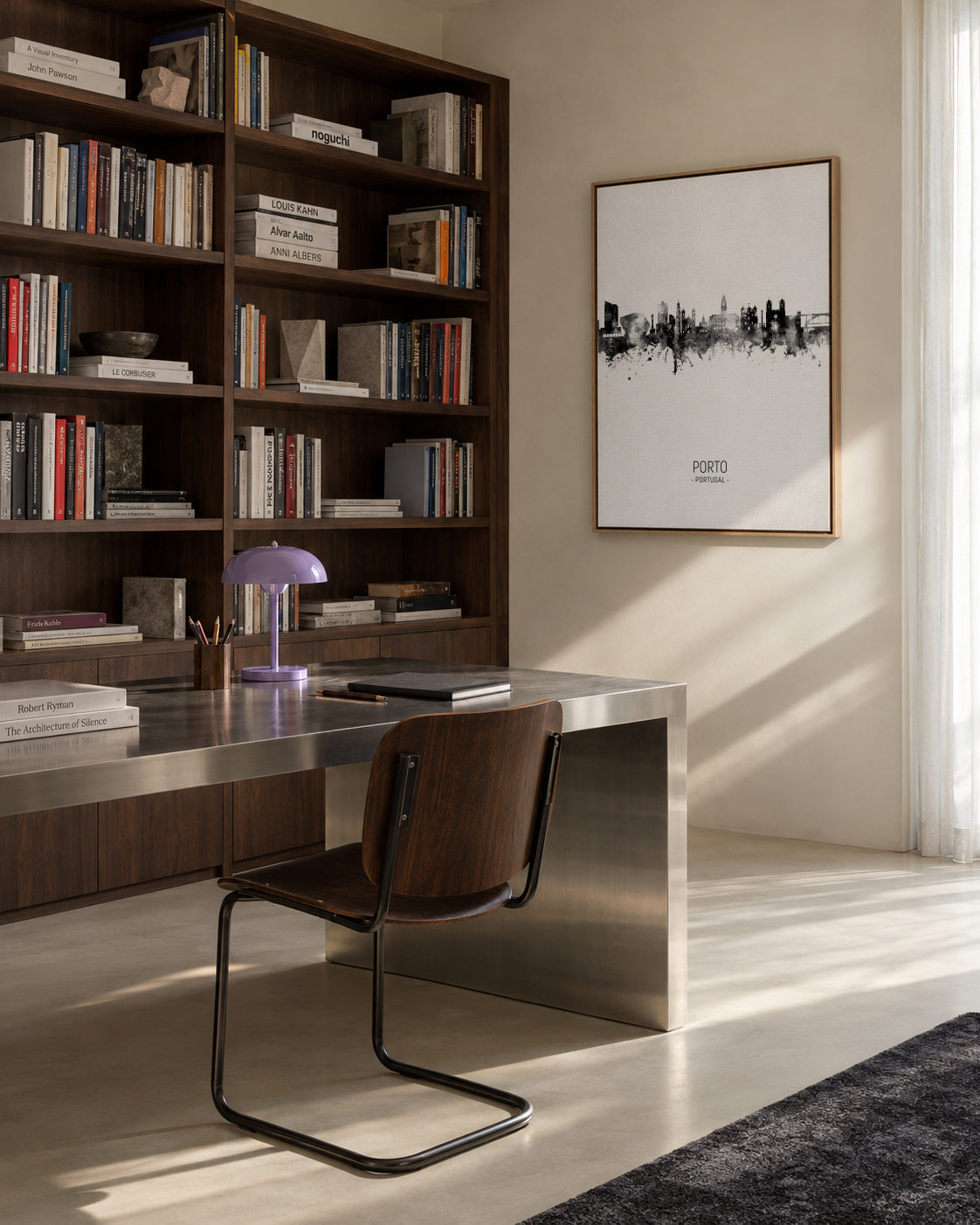 Porto Skyline en blanco y negro - Framed canvas in an interior
