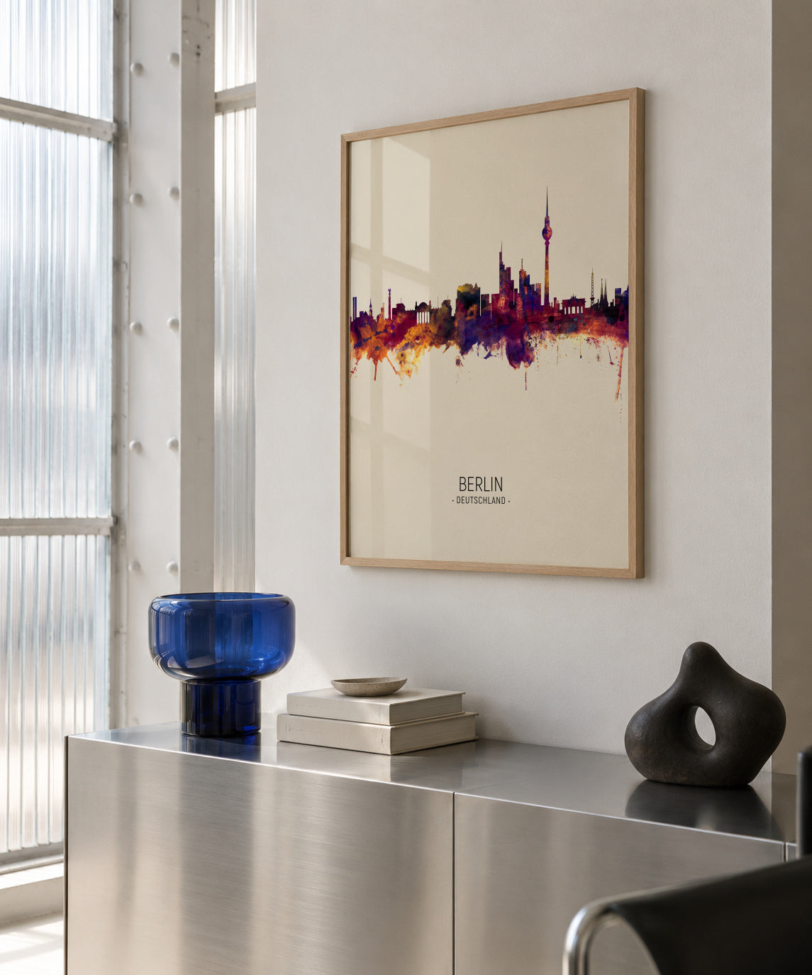 Berlin Skyline en beige - Framed poster in an interior