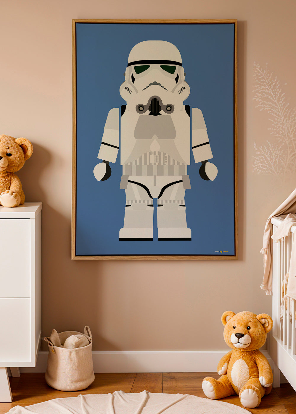 Plakat dziecięcy Stormtrooper zabawka na niebieskim tle