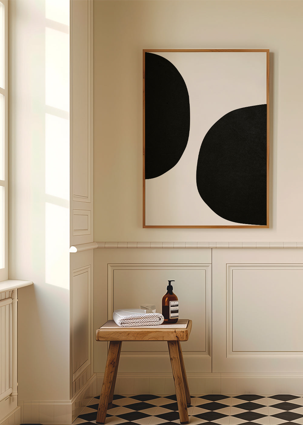 Minimalistyczny design z organicznymi czarnymi kształtami