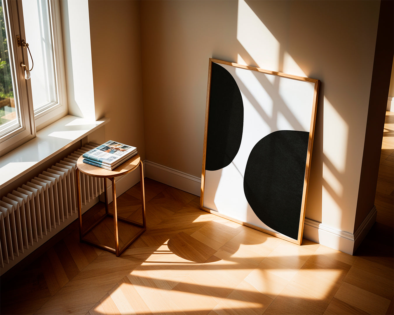 Minimalistyczny design z organicznymi czarnymi kształtami