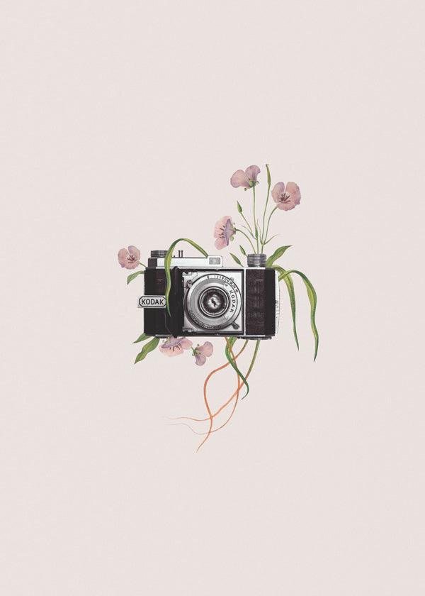 Wintage aparat fotograficzny z kwiatami