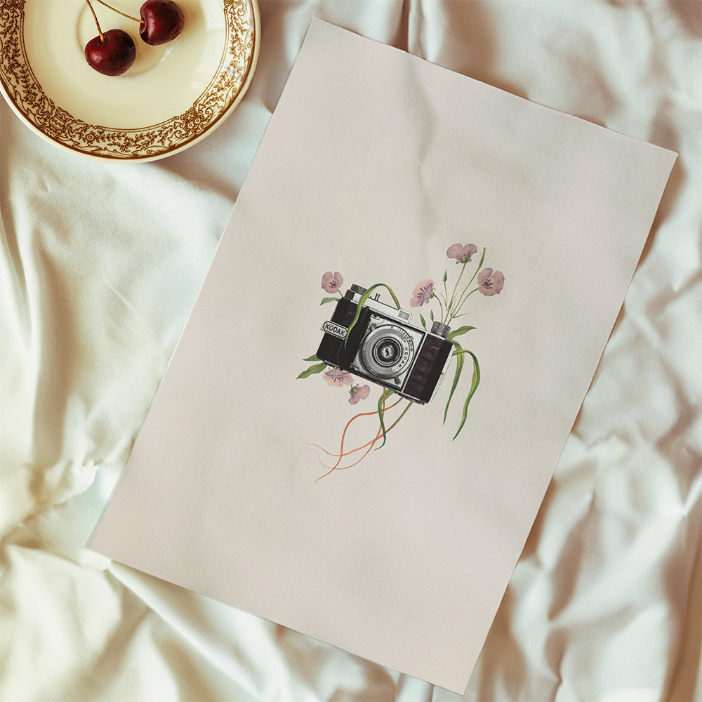 Wintage aparat fotograficzny z kwiatami