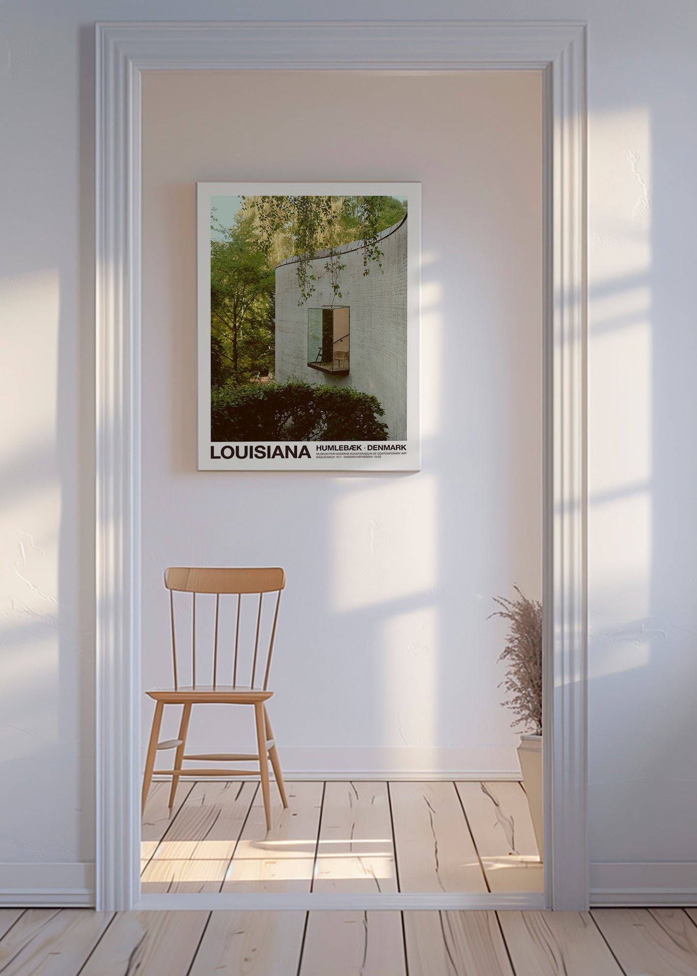 Fotografia zakrzywionej architektury z wystającym oknem