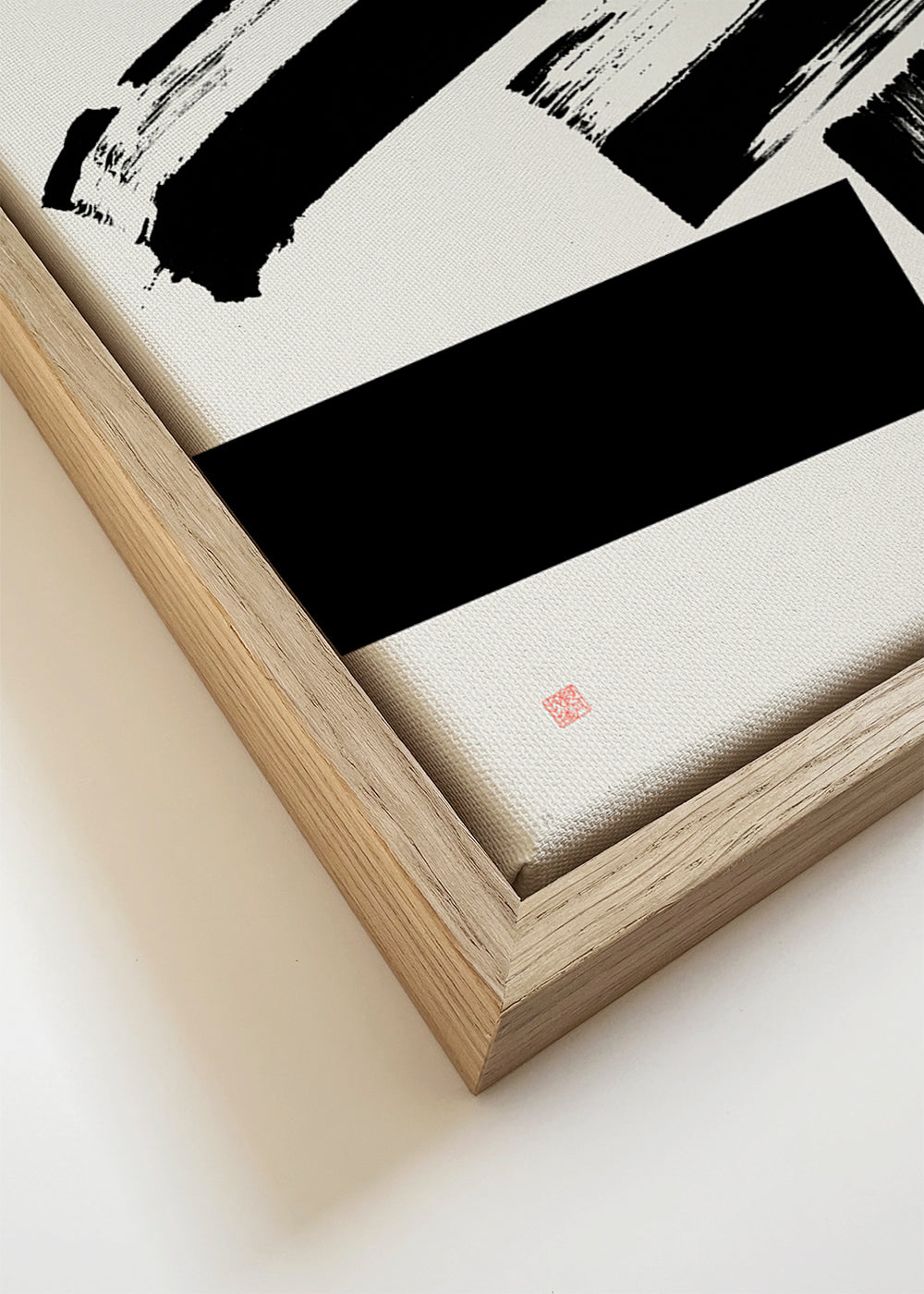 Abstrakcja z mocnymi czarnymi pociągnięciami