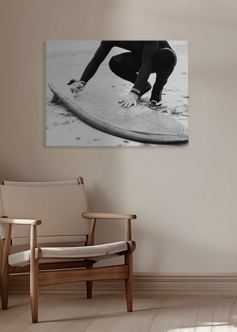 Sztuka sportowa: surfer przygotowujący deskę