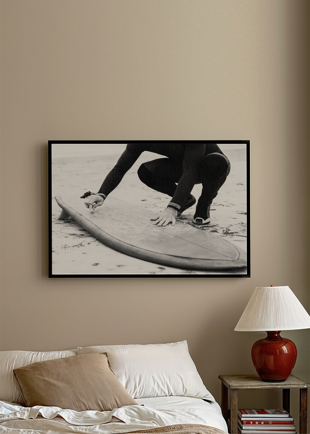 Sztuka sportowa: surfer przygotowujący deskę