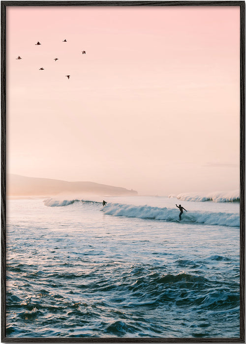 Sztuka sportowa surf przy wschodzie słońca