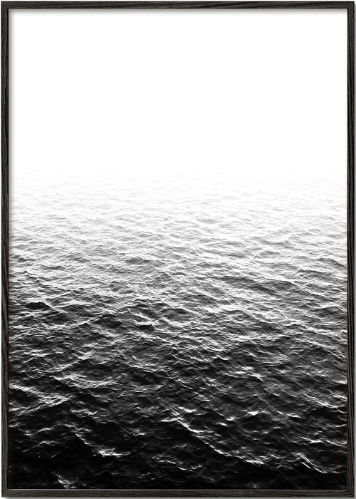 Fotografia oceanu w czerni i bieli