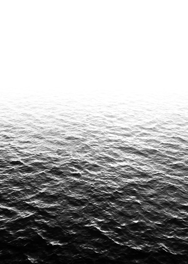 Fotografia oceanu w czerni i bieli