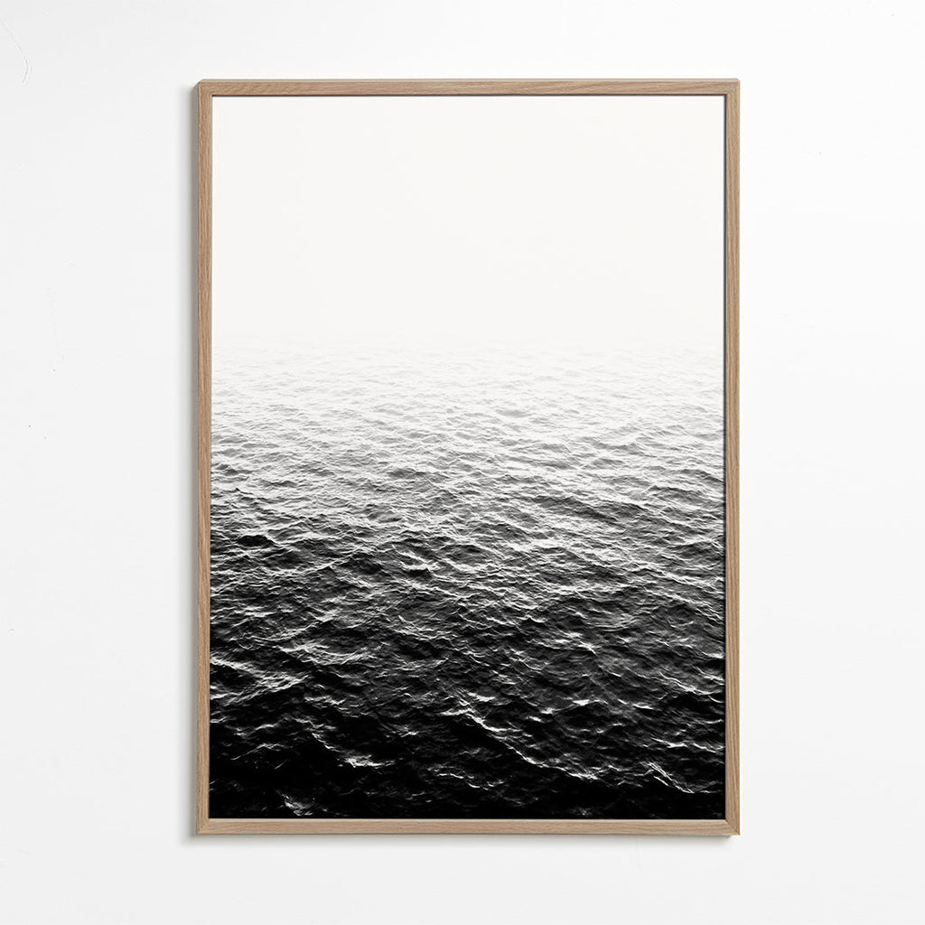 Fotografia oceanu w czerni i bieli