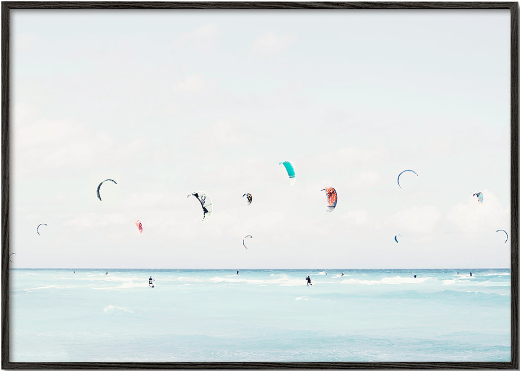 Sztuka sportu kitesurf na spokojnym morzu