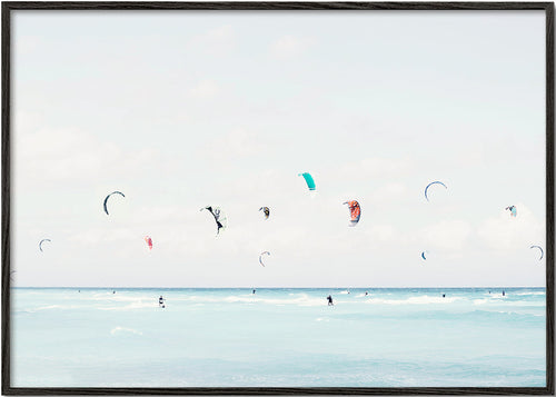 Sztuka sportu kitesurf na spokojnym morzu