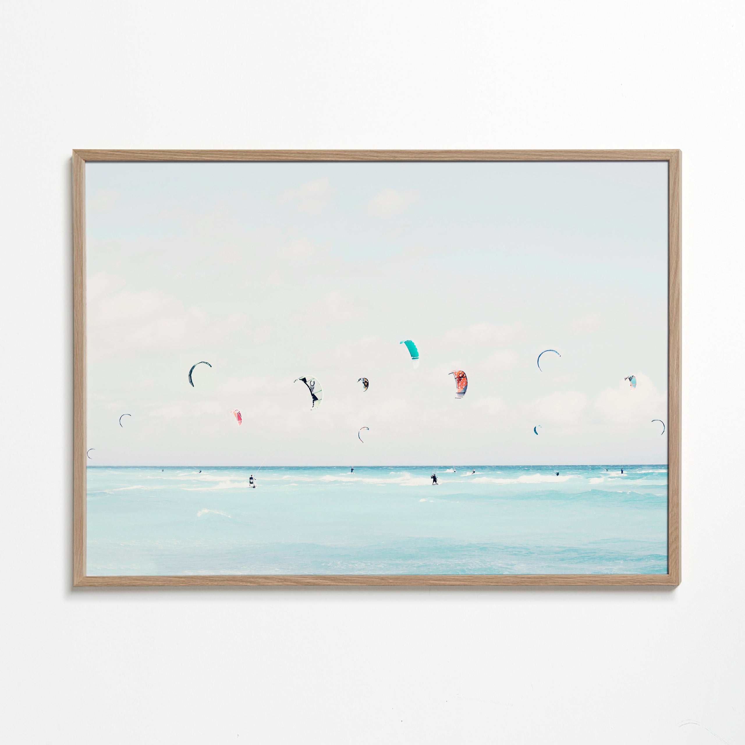 Sztuka sportu kitesurf na spokojnym morzu